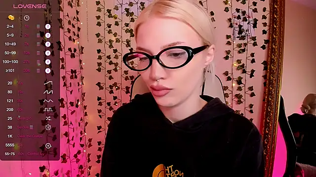 AnyaTaylor  online show from 25, 2, 2026