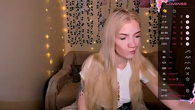 AnyaTaylor  online show from 17, 10, 2025