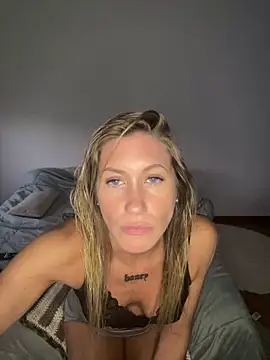 Snapshot of caritadeangellll chatting on 30, 4, 2026 caritadeangellll online show from 30, 4, 2026