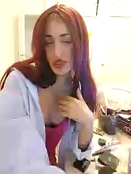 Snapshot of kendrafarq chatting on 13, 9, 2025 kendrafarq online show from 13, 9, 2025