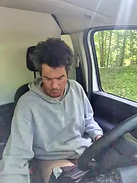 twitshe online show from 23, 4, 2026