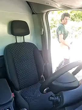 twitshe online show from 16, 4, 2026