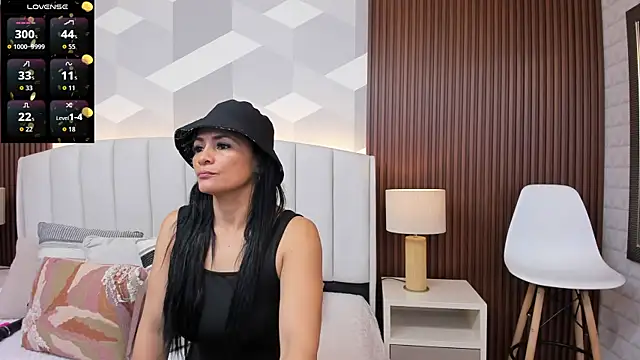 Mommy Naughty online show from 5, 12, 2025