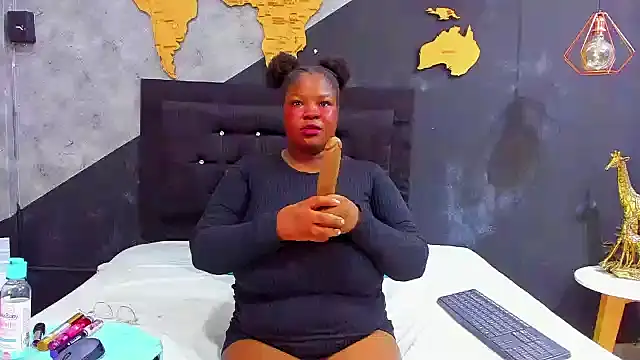 Snapshot of Maiam__Rossi chatting on 19, 10, 2025 Maiam Rossi online show from 19, 10, 2025