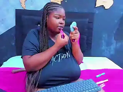 Snapshot of Maiam__Rossi chatting on 28, 10, 2025 Maiam Rossi online show from 28, 10, 2025