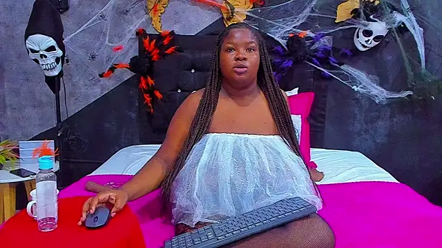 Snapshot of Maiam__Rossi chatting on 8, 11, 2025 Maiam Rossi online show from 8, 11, 2025