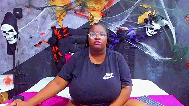 Snapshot of Maiam__Rossi chatting on 7, 11, 2025 Maiam Rossi online show from 7, 11, 2025