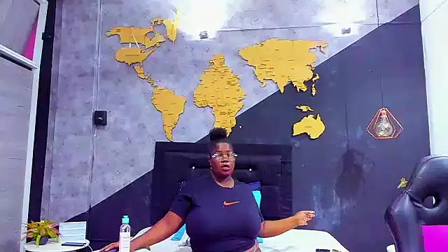 Snapshot of Maiam__Rossi chatting on 15, 10, 2025 Maiam Rossi online show from 15, 10, 2025