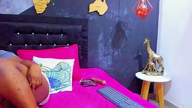 Snapshot of Maiam__Rossi chatting on 2, 12, 2025 Maiam Rossi online show from 2, 12, 2025