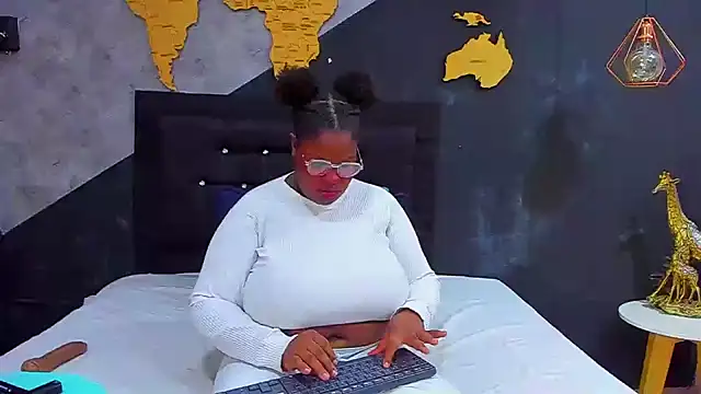 Snapshot of Maiam__Rossi chatting on 18, 10, 2025 Maiam Rossi online show from 18, 10, 2025