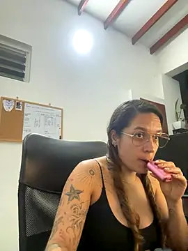 Snapshot of Sophia_House_ chatting on 20, 10, 2025 Sophia House online show from 20, 10, 2025