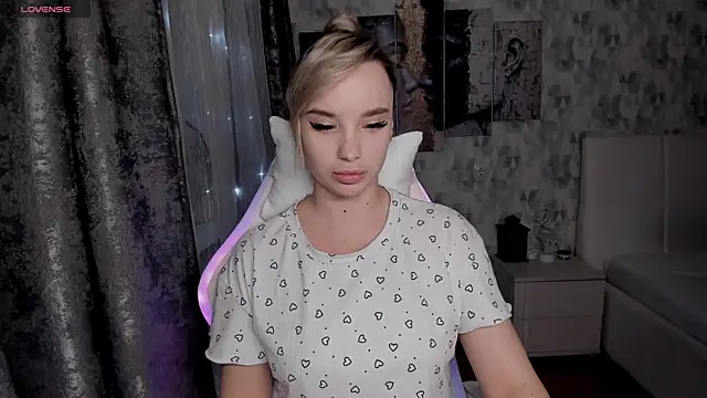 KiraKrox online show from 30, 10, 2025