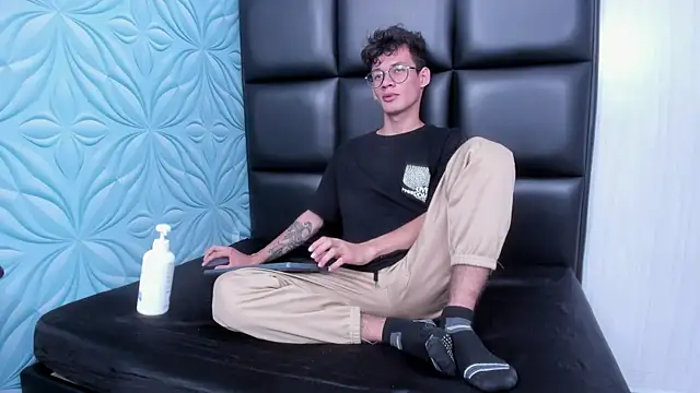 Snapshot of LittleMax23 chatting on 29, 11, 2025 LittleMax23 online show from 29, 11, 2025