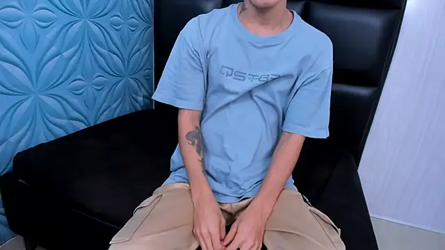 Snapshot of LittleMax23 chatting on 11, 10, 2025 LittleMax23 online show from 11, 10, 2025