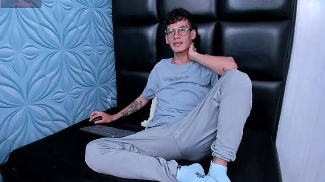 Snapshot of LittleMax23 chatting on 30, 10, 2025 LittleMax23 online show from 30, 10, 2025