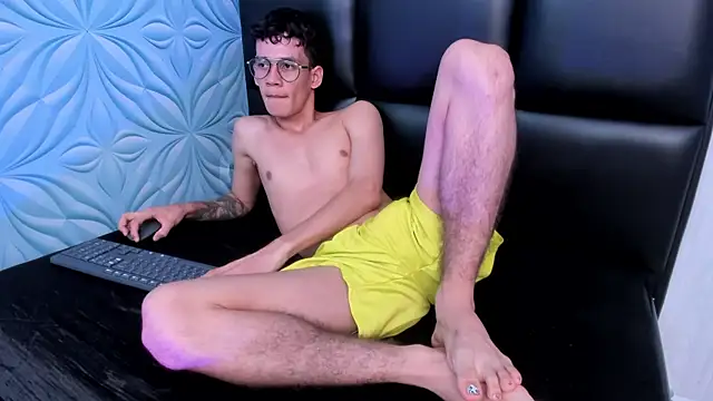 Snapshot of LittleMax23 chatting on 10, 10, 2025 LittleMax23 online show from 10, 10, 2025