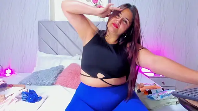 Victoria Guzman online show from 4, 11, 2025