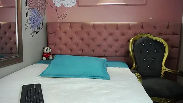 tiiny emilly online show from 13, 2, 2026