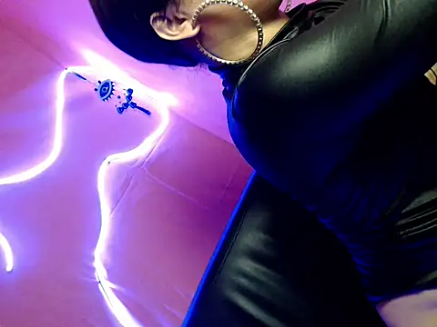 pretty lassy online show from 18, 12, 2025