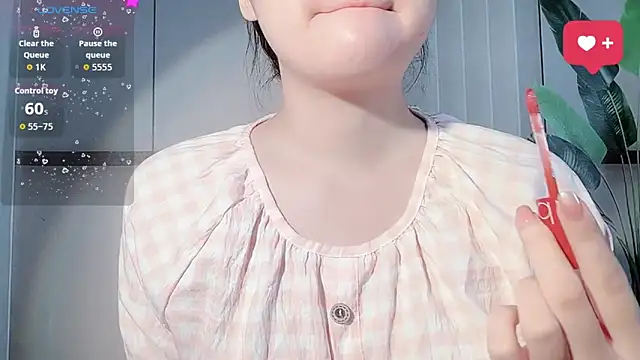 Snapshot of LINNIE05 chatting on 29, 11, 2025 LINNIE05 online show from 29, 11, 2025