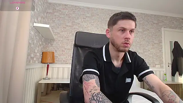 Snapshot of JonahShaw chatting on 28, 4, 2026 JonahShaw online show from 28, 4, 2026