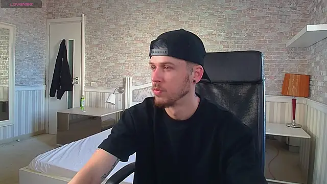 Snapshot of JonahShaw chatting on 24, 5, 2026 JonahShaw online show from 24, 5, 2026