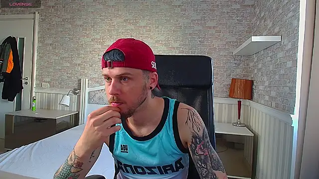 Snapshot of JonahShaw chatting on 25, 5, 2026 JonahShaw online show from 25, 5, 2026