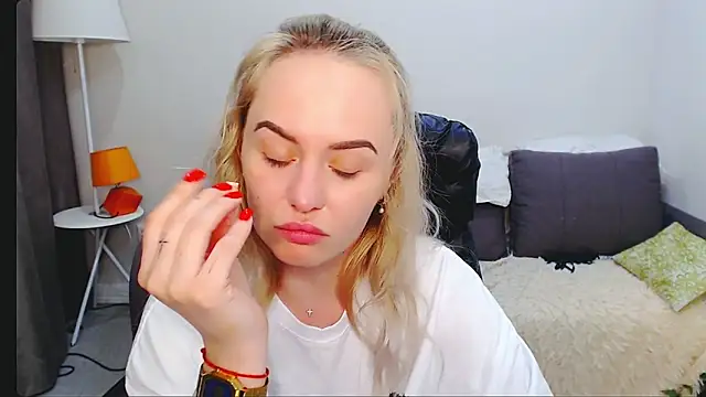 LiluMoon   online show from 2, 4, 2026