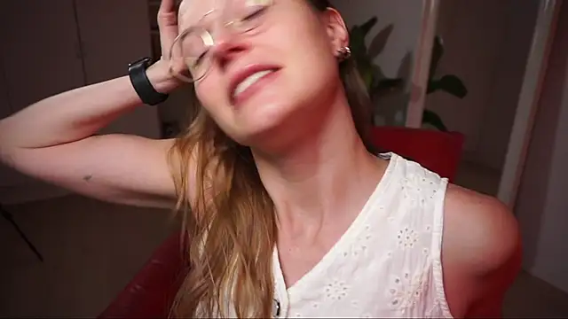 Scorpion Peach online show from 28, 11, 2025