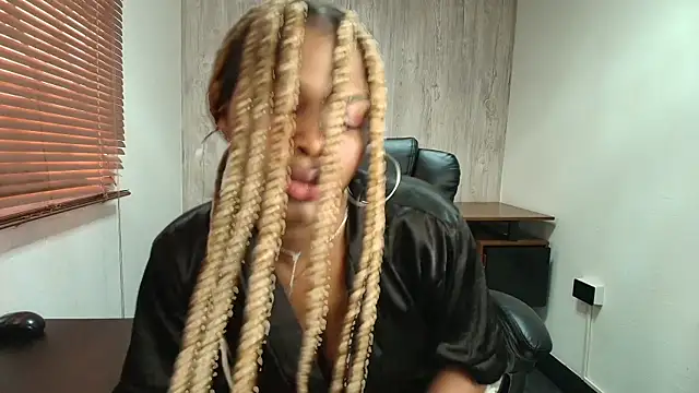 Snapshot of ArianaBeake chatting on 7, 11, 2025 ArianaBeake online show from 7, 11, 2025