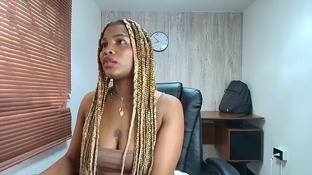 Snapshot of ArianaBeake chatting on 29, 10, 2025 ArianaBeake online show from 29, 10, 2025