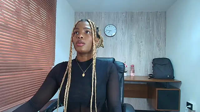 Snapshot of ArianaBeake chatting on 21, 10, 2025 ArianaBeake online show from 21, 10, 2025