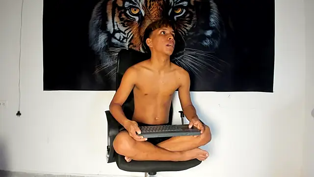 tyler twink boy online show from 10, 6, 2026