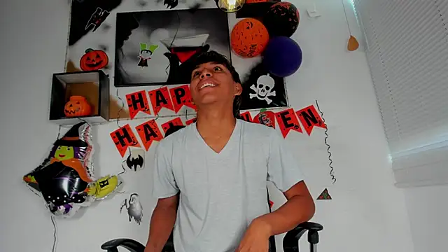 Snapshot of tyler_twink_boy chatting on 1, 11, 2025 tyler twink boy online show from 1, 11, 2025