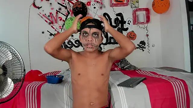 Snapshot of tyler_twink_boy chatting on 31, 10, 2025 tyler twink boy online show from 31, 10, 2025