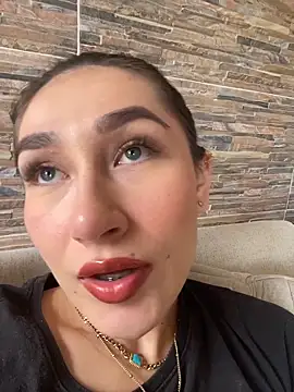 Isa Villamarin online show from 23, 10, 2025