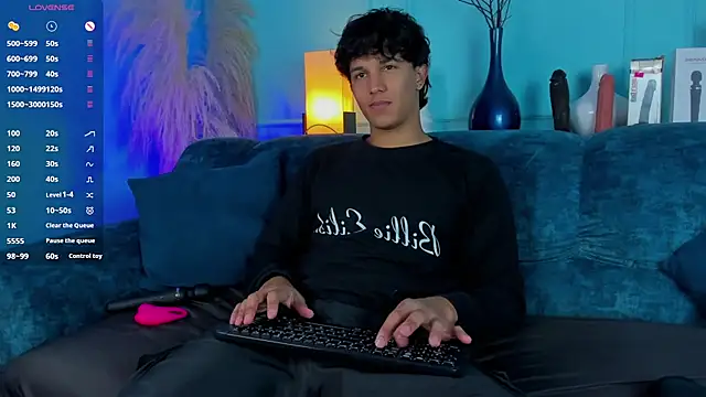 Leo Savage  online show from 2, 12, 2025