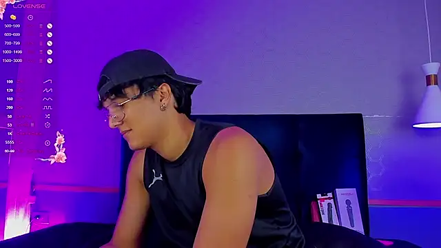 Leo Savage  online show from 4, 11, 2025