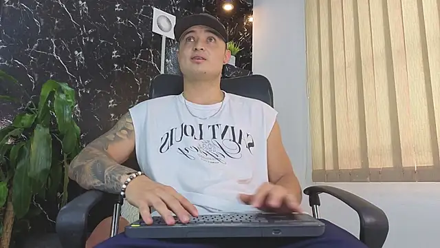 Snapshot of Alexander_ferre chatting on 28, 4, 2026 Alexander ferre online show from 28, 4, 2026