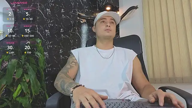Snapshot of Alexander_ferre chatting on 13, 5, 2026 Alexander ferre online show from 13, 5, 2026