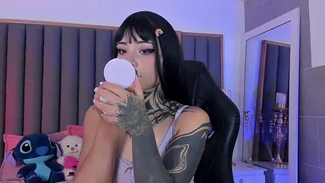 misstomie  online show from 10, 11, 2025