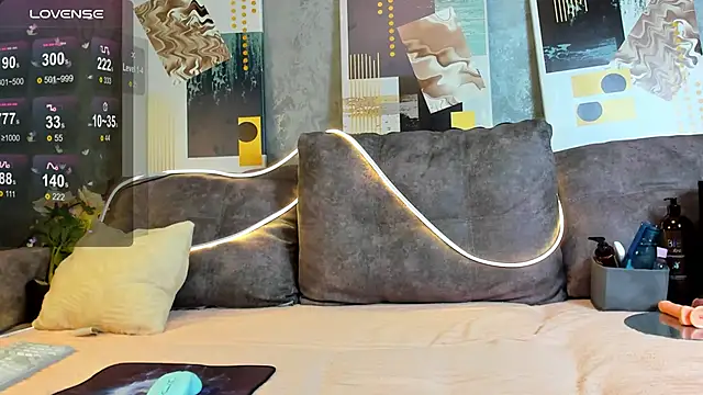 SlyFoxTales  online show from 26, 11, 2025