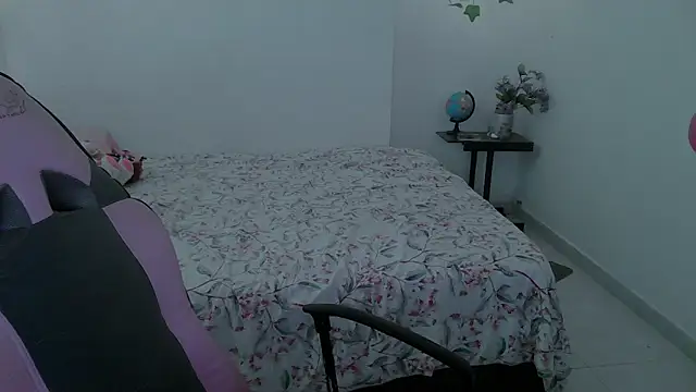 Snapshot of Juicy_elenxx chatting on 5, 10, 2025 Juicy elenxx online show from 5, 10, 2025