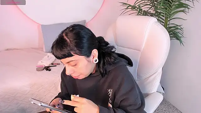 emily-santoss online show from 20, 9, 2025
