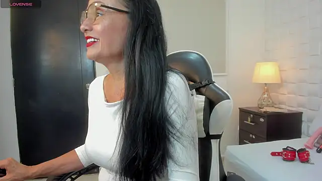 yulitza1025 online show from 15, 12, 2025