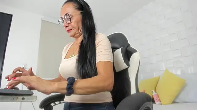 yulitza1025 online show from 2, 3, 2026