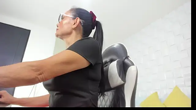 yulitza1025 online show from 27, 2, 2026