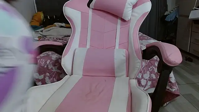 Snapshot of AntonellaCute_ab chatting on 28, 10, 2025 AntonellaCute ab online show from 28, 10, 2025