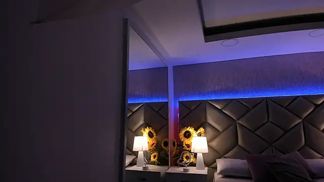 dafnne hall online show from 9, 10, 2025