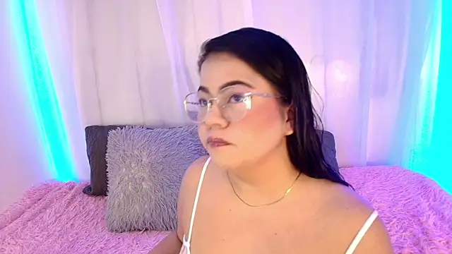 Snapshot of LilyRousee chatting on 12, 1, 2026 LilyRousee online show from 12, 1, 2026